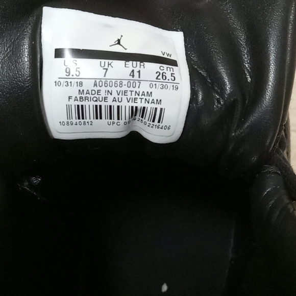 Women’s Jordan 12 Retro “Black Metallic Gold White”- size (9.5) - Picture 6 of 7